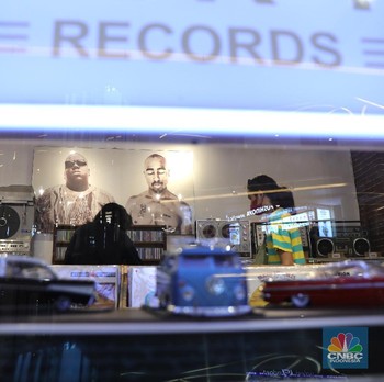 Potret Penjual Piringan Hitam di Era Musik Digital