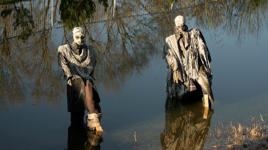 People wearing costumes wait in the rain to enter the Official Salem Witches' Halloween Ball in Salem, Massachusetts, U.S., October 30, 2021.   REUTERS/Reba Saldanha     TPX IMAGES OF THE DAY