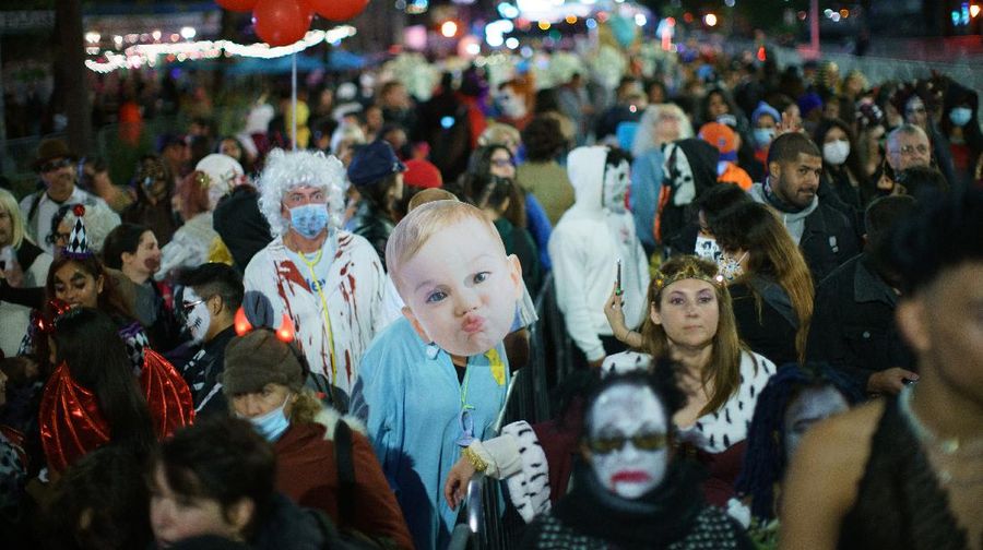 People wearing costumes wait in the rain to enter the Official Salem Witches' Halloween Ball in Salem, Massachusetts, U.S., October 30, 2021.   REUTERS/Reba Saldanha     TPX IMAGES OF THE DAY