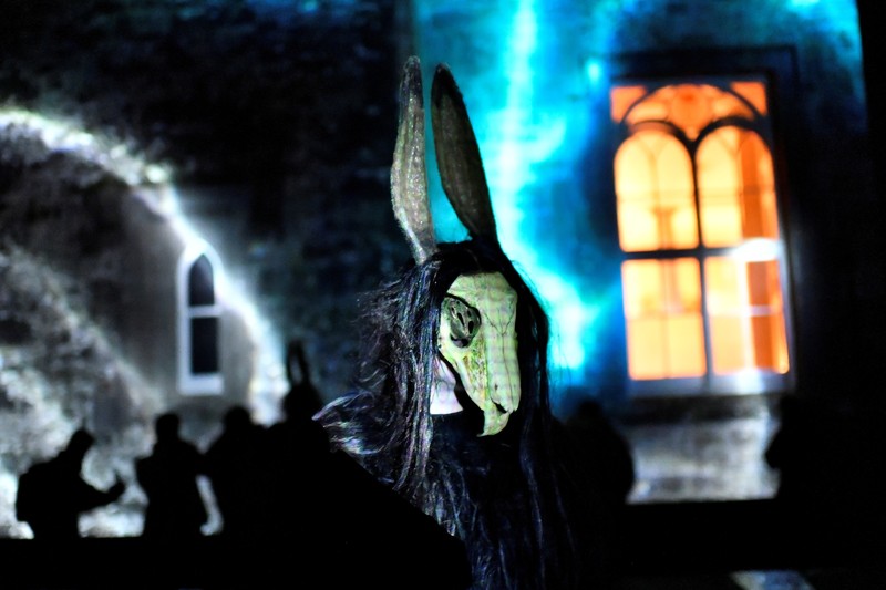 People wearing costumes wait in the rain to enter the Official Salem Witches' Halloween Ball in Salem, Massachusetts, U.S., October 30, 2021.   REUTERS/Reba Saldanha     TPX IMAGES OF THE DAY