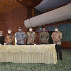 PLN Teken 13 MoU, Kementerian Investasi: Ini Sejarah Bagi PLN