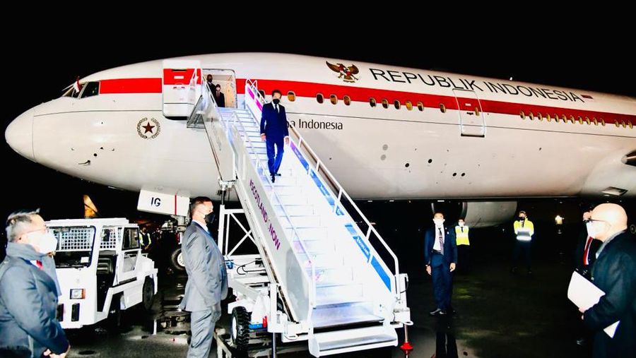 *Presiden Joko Widodo Tiba di Glasgow untuk Ikuti KTT COP26* (Biro Pers Sekretariat Presiden/Laily Rachev)
