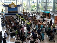 Thailand Heboh Aktor Drama Gay Dikejar Fans Wanita, Bandara Minta Maaf