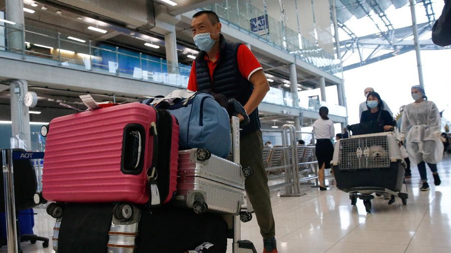 First group of foreign tourists arrive at Suvarnabhumi Airport during the first day of the country's reopening campaign, part of the government's plan to jump start the pandemic-hit tourism sector in Bangkok, Thailand November 1, 2021. REUTERS/Soe Zeya Tun