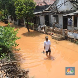 Setelah Laut dan Sungai, Ada Temuan Tanggul di Bekasi Bersertifikat