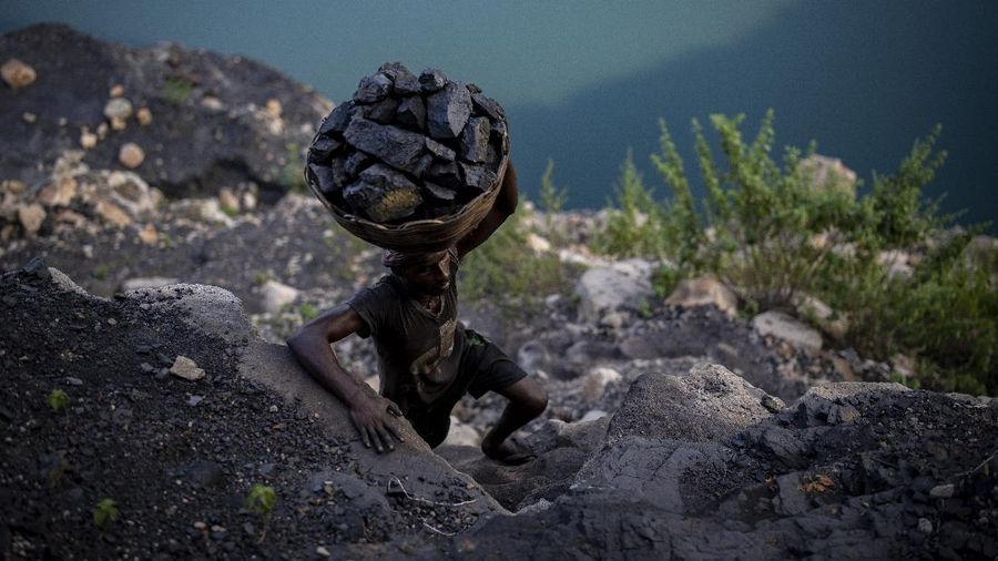 Buruh Angkut Batu Bara di India A man climbs a steep ridge with a basket of coal scavenged from a mine near Dhanbad, an eastern Indian city in Jharkhand state, Friday, Sept. 24, 2021. A 2021 Indian government study found that Jharkhand state -- among the poorest in India and the state with the nation’s largest coal reserves -- is also the most vulnerable Indian state to climate change. Efforts to fight climate change are being held back in part because coal, the biggest single source of climate-changing gases, provides cheap electricity and supports millions of jobs. It's one of the dilemmas facing world leaders gathered in Glasgow, Scotland this week in an attempt to stave off the worst effects of climate change. (AP Photo/Altaf Qadri)