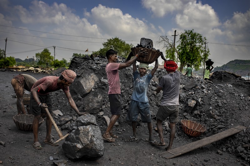 Buruh Angkut Batu Bara di India A man climbs a steep ridge with a basket of coal scavenged from a mine near Dhanbad, an eastern Indian city in Jharkhand state, Friday, Sept. 24, 2021. A 2021 Indian government study found that Jharkhand state -- among the poorest in India and the state with the nation’s largest coal reserves -- is also the most vulnerable Indian state to climate change. Efforts to fight climate change are being held back in part because coal, the biggest single source of climate-changing gases, provides cheap electricity and supports millions of jobs. It's one of the dilemmas facing world leaders gathered in Glasgow, Scotland this week in an attempt to stave off the worst effects of climate change. (AP Photo/Altaf Qadri)