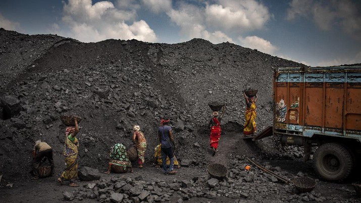Indian laborers load coal into a truck in Dhanbad, an eastern Indian city in Jharkhand state, Friday, Sept. 24, 2021. A 2021 Indian government study found that Jharkhand state -- among the poorest in India and the state with the nation’s largest coal reserves -- is also the most vulnerable Indian state to climate change. Efforts to fight climate change are being held back in part because coal, the biggest single source of climate-changing gases, provides cheap electricity and supports millions of jobs. It's one of the dilemmas facing world leaders gathered in Glasgow, Scotland this week in an attempt to stave off the worst effects of climate change. (AP Photo/Altaf Qadri)