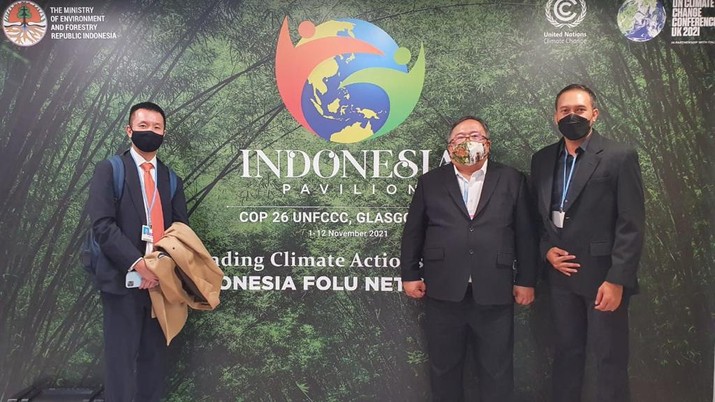 foto/ menghadiri Acara Indonesia Pavilion COP 26 / doc PT TBS Energi Utama Tb