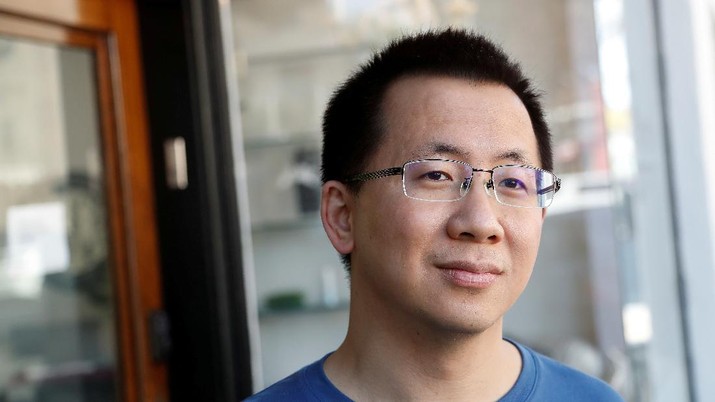 FILE PHOTO: Zhang Yiming, founder and global CEO of ByteDance, poses in Palo Alto, California, U.S., March 4, 2020. REUTERS/Shannon Stapleton/File Photo