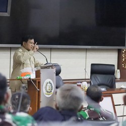 Warning Prabowo ke Prajurit TNI: Harus Dekat dengan Rakyat