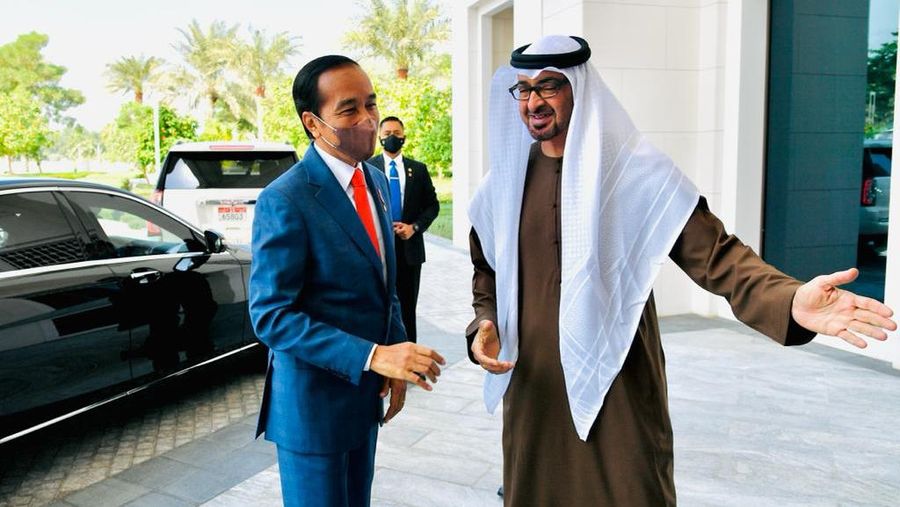 Presiden Joko Widodo (Jokowi) tiba di Istana Al-Shatie, Abu Dhabi, Persatuan Emirat Arab (PEA), Rabu siang, 3 November 2021. (Biro Pers Sekretariat Presiden/Laily Rachev)