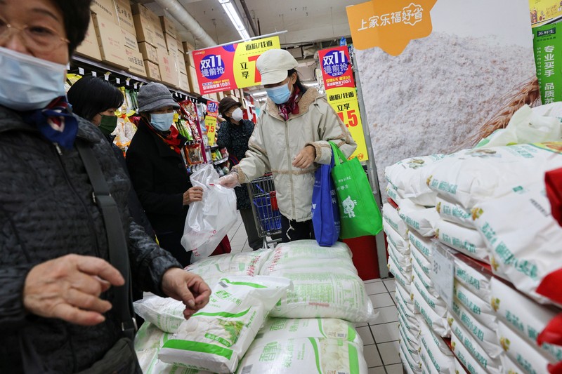 People look at products in the flour section of a supermarket following outbreak of the coronavirus disease (COVID-19) in Beijing, China, November 3, 2021. REUTERS/Thomas Peter