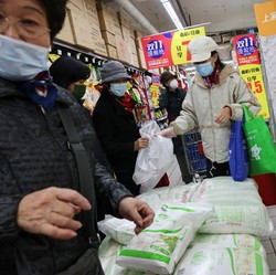 Panic Buying China Makin Meluas, Warga 'Serbu' Alibaba