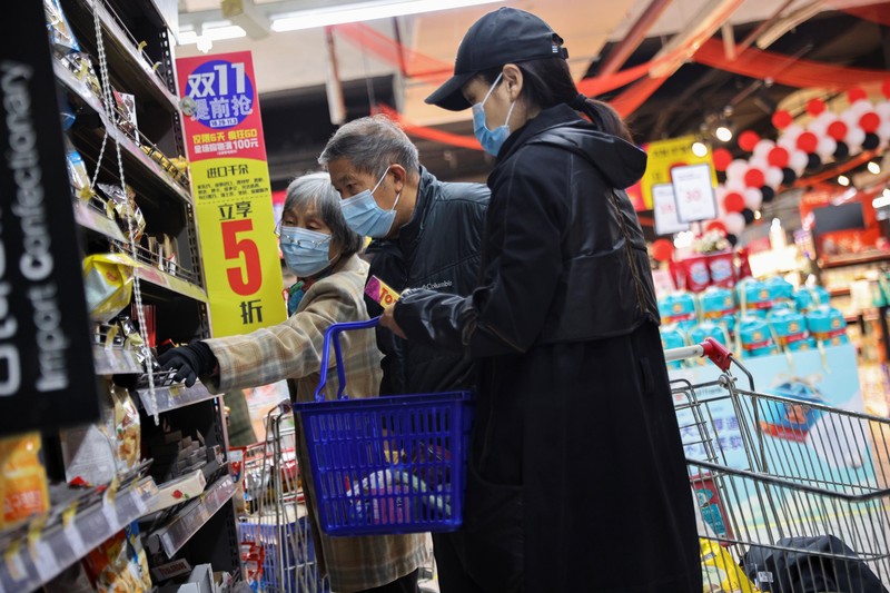 People look at products in the flour section of a supermarket following outbreak of the coronavirus disease (COVID-19) in Beijing, China, November 3, 2021. REUTERS/Thomas Peter