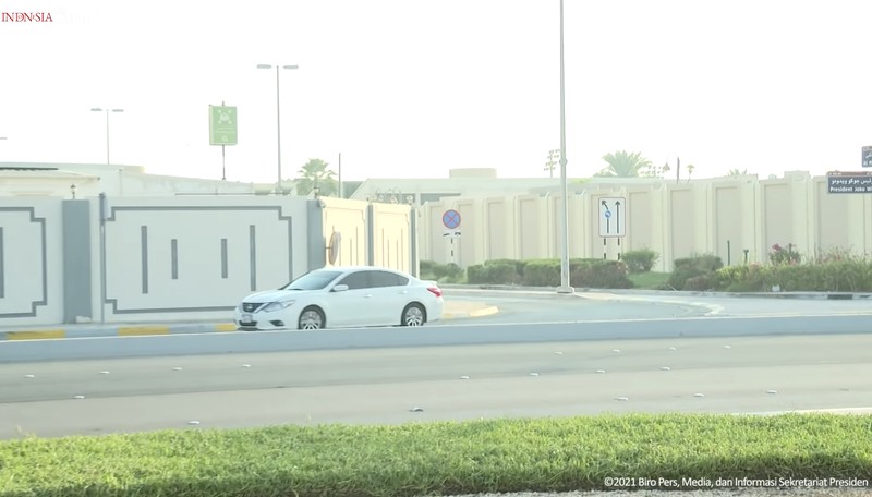 Jalan dan Masjid Presiden Joko Widodo di Abu Dhabi (Tangkapan Layar via Youtube @Sekretariat Presiden) Jalan dan Masjid Presiden Joko Widodo di Abu Dhabi (Tangkapan Layar via Youtube @Sekretariat Presiden)