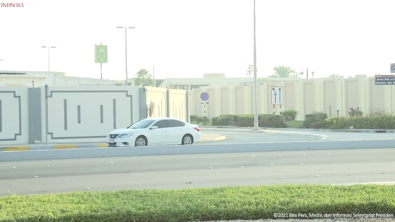 Jalan dan Masjid Presiden Joko Widodo di Abu Dhabi (Tangkapan Layar via Youtube @Sekretariat Presiden)