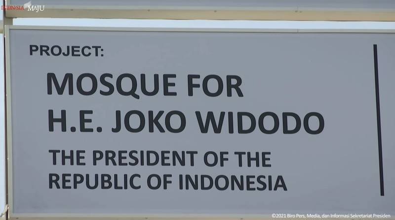 Jalan dan Masjid Presiden Joko Widodo di Abu Dhabi (Tangkapan Layar via Youtube @Sekretariat Presiden) Jalan dan Masjid Presiden Joko Widodo di Abu Dhabi (Tangkapan Layar via Youtube @Sekretariat Presiden)