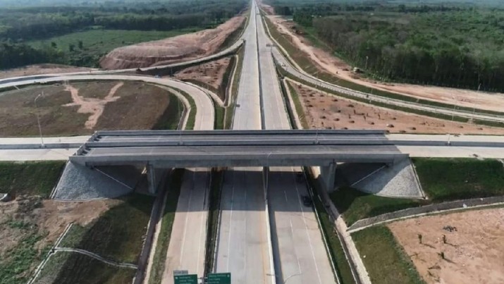 Proyek Jalan Tol Proyek Jalan Tol (Biro Komunikasi Publik
Kementerian PUPR)