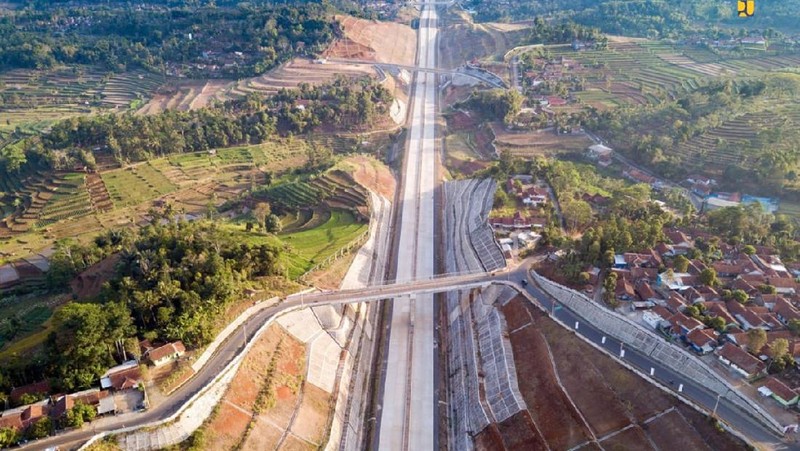 Proyek Jalan Tol (Biro Komunikasi Publik
Kementerian PUPR)