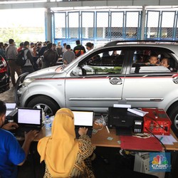 Ramai! Antrean Uji Emisi Gratis Kendaraan Bermotor di Jakarta