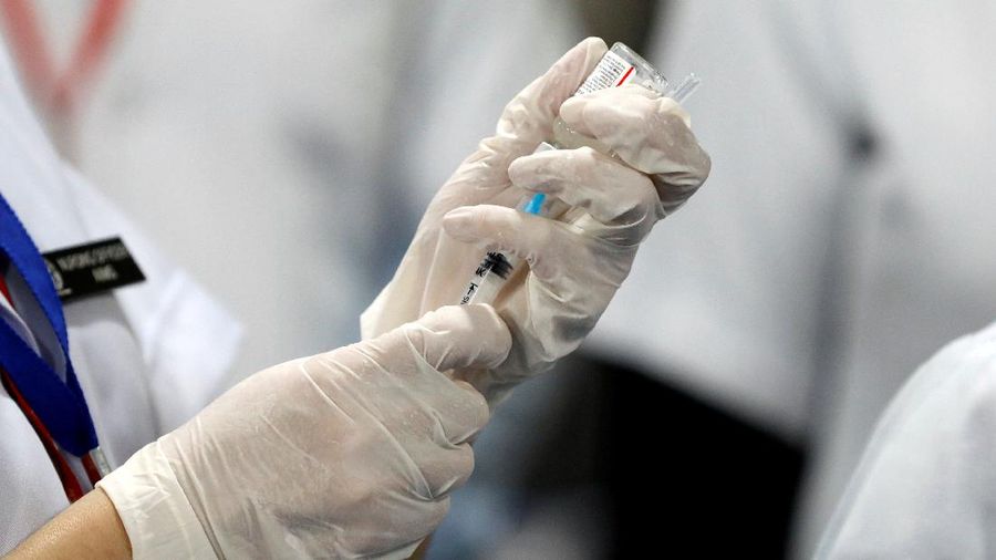 FILE PHOTO: A healthcare worker fills a syringe with a dose of Bharat Biotech's COVID-19 vaccine called COVAXIN, during the coronavirus disease (COVID-19) vaccination campaign at All India Institute of Medical Sciences (AIIMS) hospital in New Delhi, India, January 16, 2021. REUTERS/Adnan Abidi/File Photo