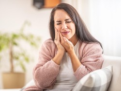 Daftar Bahan Alami Untuk Meredakan Sakit Gigi di Rumah Daftar Bahan Alami Untuk Meredakan Sakit Gigi di Rumah