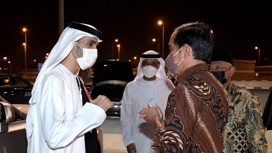 Presiden Jokowi dan rombongan bertolak untuk kembali ke tanah air dari Bandara Internasional Al Maktoum, Dubai, Persatuan Emirat Arab (PEA), dengan menggunakan pesawat Garuda Indonesia berkode GIA-1 sekitar pukul 21.35 waktu setempat (WS) atau Jumat, 5 November 2021 pukul 00.35 WIB. (Biro Pers Sekretariat Presiden/Kris)