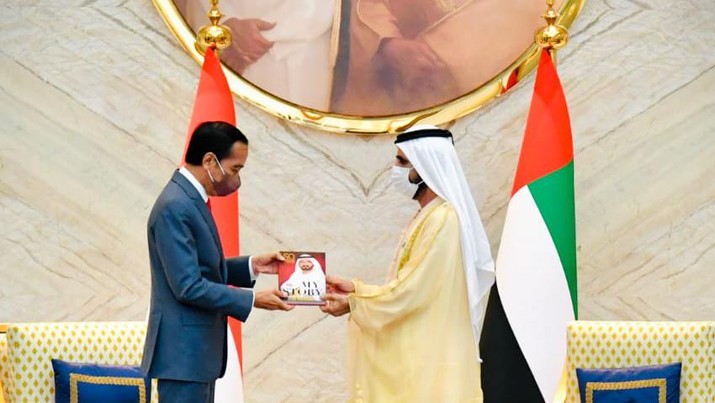 Presiden Jokowi bertemu dengan Putra Mahkota Abu Dhabi, Sheikh Mohammed Bin Zayed Al Nahyan (MBZ) di Istana Al-Shatie, Abu Dhabi. (Biro Pers Sekretariat Presiden/Laily Rachev)
