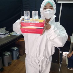 Telkomsel Salurkan Ribuan Makanan untuk Nakes di Beberapa RS