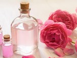 5 Manfaat Air Mawar untuk Kecantikan Wajah & Bikin Awet Muda