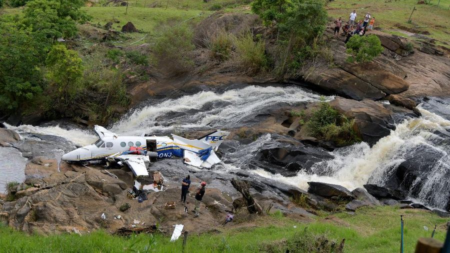 The wreckage of a small airplane that crashed with Brazilian country singer Marilia Mendonca on board, is seen near a waterfall area in Piedade de Caratinga, state of Minas Gerais, Brazil, November 6, 2021. REUTERS/Washington Alves