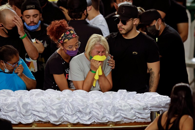 BRAZIL-CRASH/ The wreckage of a small airplane that crashed with Brazilian country singer Marilia Mendonca on board, is seen near a waterfall area in Piedade de Caratinga, state of Minas Gerais, Brazil, November 6, 2021. REUTERS/Washington Alves