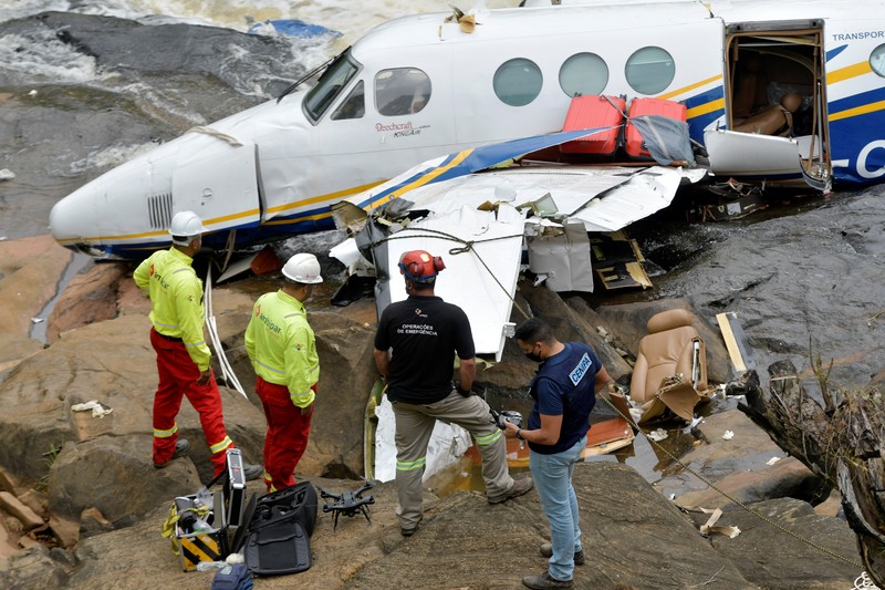 BRAZIL-CRASH/ The wreckage of a small airplane that crashed with Brazilian country singer Marilia Mendonca on board, is seen near a waterfall area in Piedade de Caratinga, state of Minas Gerais, Brazil, November 6, 2021. REUTERS/Washington Alves
