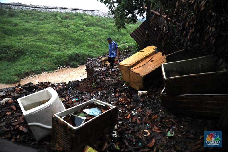 Longsor di Pasir Putih Depok, Jawa Barat (CNBC Indonesia/Muhammad Sabki) Longsor di Pasir Putih Depok, Jawa Barat (CNBC Indonesia/Muhammad Sabki)