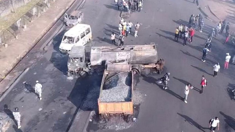 Burnt collided trucks are pictured after a fuel tanker explosion in Freetown, Sierra Leone November 6, 2021. National Disaster Management Agency-Sierra Leone/Handout via REUTERS    THIS IMAGE HAS BEEN SUPPLIED BY A THIRD PARTY. NO RESALES. NO ARCHIVES.