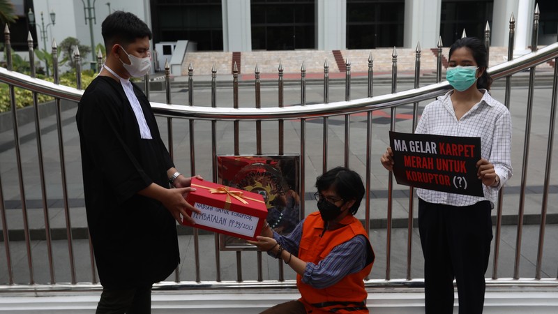 Aksi Treatrikal di Depan Mahkamah Agung. (CNBC Indonesia/Andrean Kristianto) Aksi Treatrikal di Depan Mahkamah Agung. (CNBC Indonesia/Andrean Kristianto)