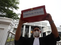 Teatrikal ICW Kritik MA Soal PP Pengetatan Remisi Koruptor