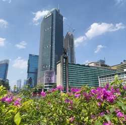 BCA Sulap Sampah Kartu ATM jadi Paving Block