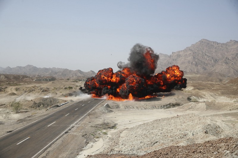 Iran memulai latihan militer tahunan di area pesisir Teluk Oman, Minggu, 7 November 2021. (via REUTERS/WANA NEWS AGENCY)