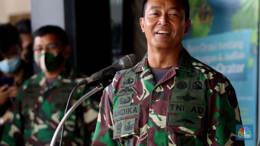 Kepala Staf Angkatan Darat (KSAD), Jenderal Andika Perkasa akan menjalani uji kelayakan dan kepatutan (fit and proper test) sebagai calon Panglima TNI di DPR hari ini, Sabtu (6/11). Andika bakal menggantikan Marsekal Hadi Tjahjanto, yang pensiun bulan ini. (CNBC Indonesia/Muhammad Sabki)