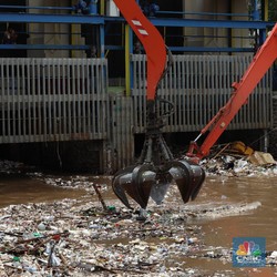 Perhatian Warga Jakarta, Pintu Air Manggarai Sudah Siaga III