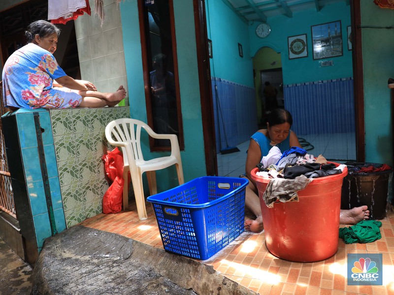 Suasana rumah yang terendam banjir di Kawasan Kebon Pala, Kampung Melayu, Jakarta, Senin (8/11/2021). (CNBC Indonesia/Muhammad Sabki) Suasana rumah yang terendam banjir di Kawasan Kebon Pala, Kampung Melayu, Jakarta, Senin (8/11/2021). (CNBC Indonesia/Muhammad Sabki)