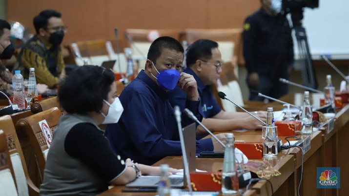 Direktur Utama PT Garuda Indonesia (Persero) Tbk, Irfan Setiaputra. (CNBC Indonesia/Muhammad Sabki) Direktur Utama PT Garuda Indonesia (Persero) Tbk, Irfan Setiaputra. (CNBC Indonesia/Muhammad Sabki)