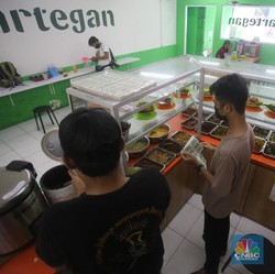 Jawaban Misteri Kenapa Warteg Punya 2 Pintu, Tak Banyak Orang Tahu
