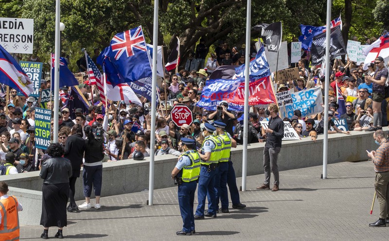 Ribuan warga protes wajib vaksin dan lockdown di Selandia Baru. (AP/Mark Mitchell)