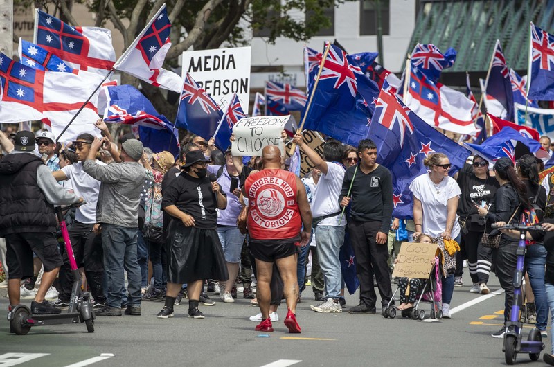 Ribuan warga protes wajib vaksin dan lockdown di Selandia Baru. (AP/Mark Mitchell)