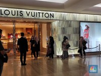 Ini Penampakan Antrean Orang Kaya DKI di Toko Louis Vuitton