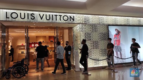 Louis Vuitton Naikkan Harga Semua Produk, Ada Apa?