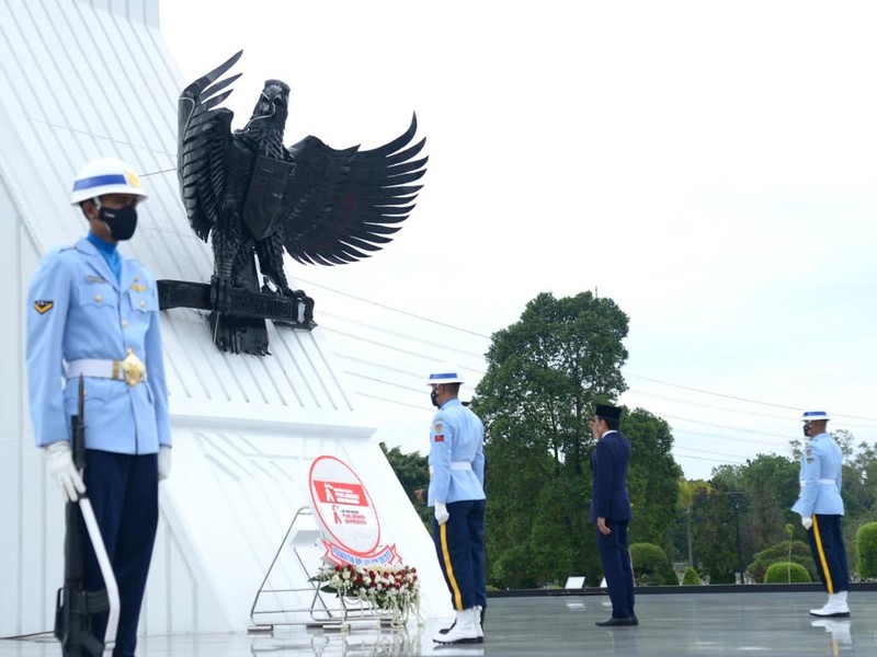 Presiden Pimpin Upacara Ziarah Nasional di TMP Kalibata (Dok: Biro Setpres RI) Presiden Pimpin Upacara Ziarah Nasional di TMP Kalibata (Dok: Biro Setpres RI)